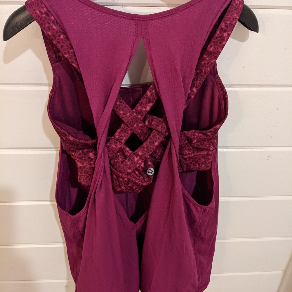 Lululemon tank and sports bra in onw